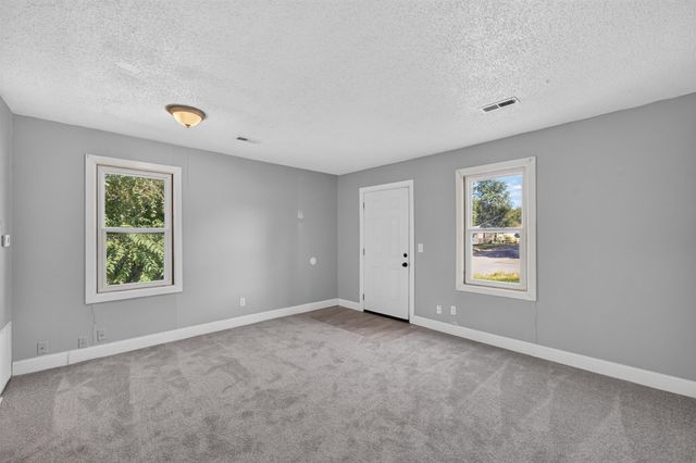 3521 E Sunview Ave, Wichita, KS 67216