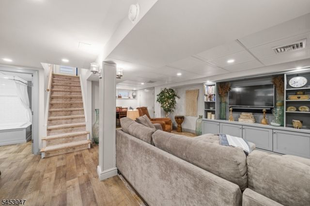 102 Sherwood St, Clifton City, NJ 07013