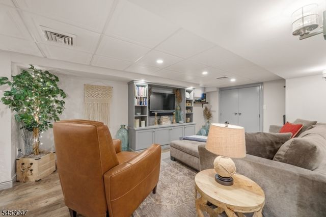 102 Sherwood St, Clifton City, NJ 07013