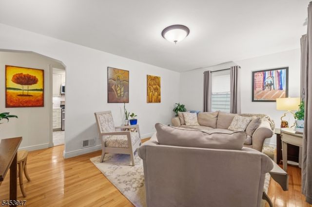 102 Sherwood St, Clifton City, NJ 07013