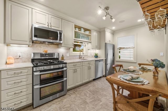 102 Sherwood St, Clifton City, NJ 07013