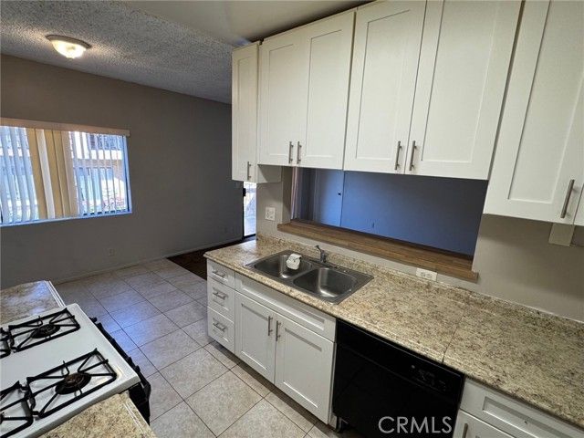 15516 Nordhoff Street 209, North Hills (los Angeles), CA 91343