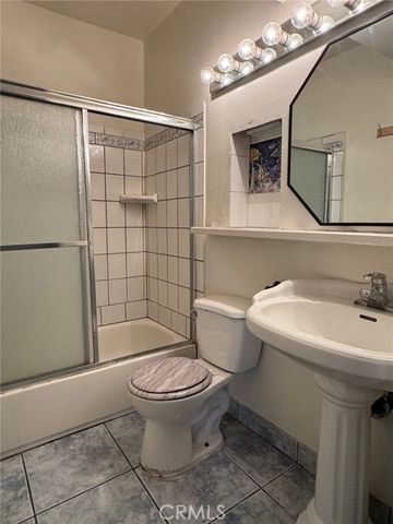 15516 Nordhoff Street 209, North Hills (los Angeles), CA 91343