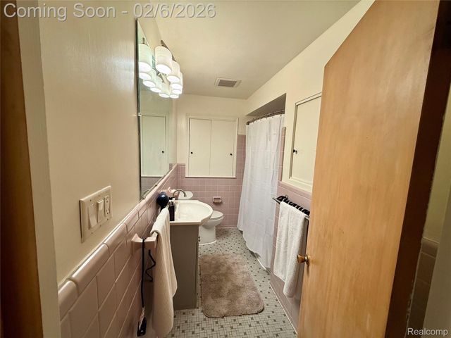 21906 Sunnyside Street, St. Clair Shores, MI 48080