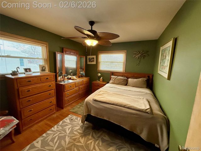 21906 Sunnyside Street, St. Clair Shores, MI 48080