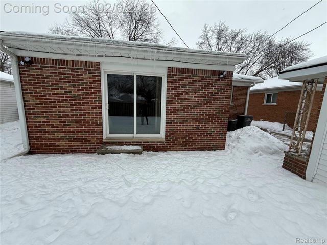 21906 Sunnyside Street, St. Clair Shores, MI 48080
