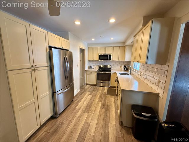 21906 Sunnyside Street, St. Clair Shores, MI 48080