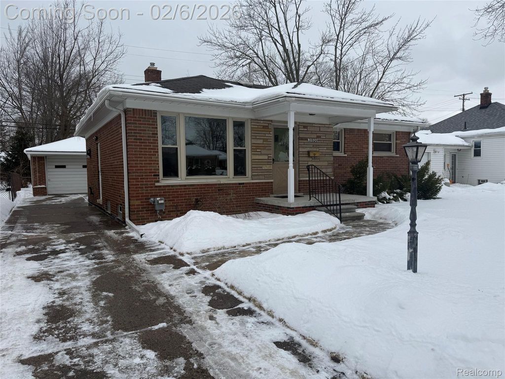 21906 Sunnyside Street, St. Clair Shores, MI 48080