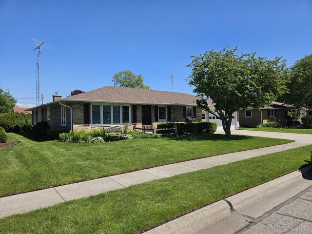 111 David Court, La Porte, IN 46350