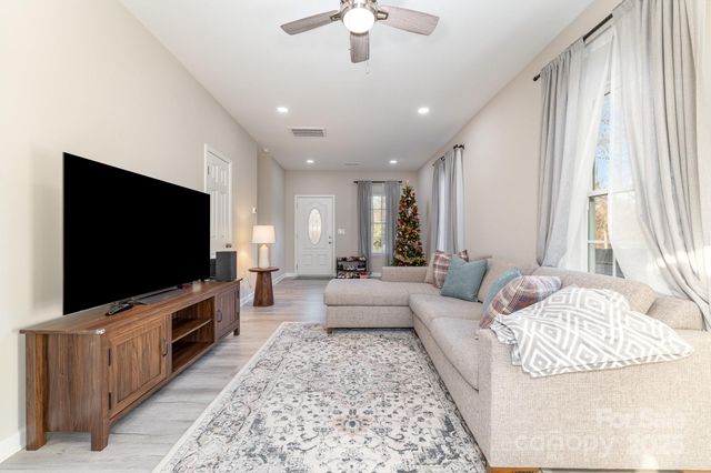 201 Hendrix Drive, Kernersville, NC 27284