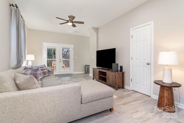 201 Hendrix Drive, Kernersville, NC 27284