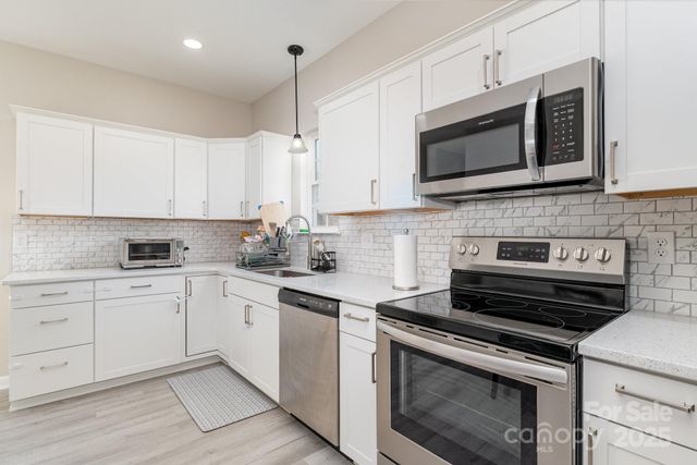 201 Hendrix Drive, Kernersville, NC 27284