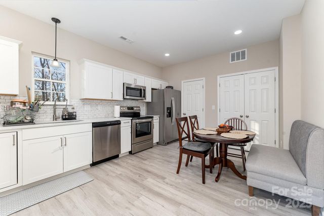 201 Hendrix Drive, Kernersville, NC 27284