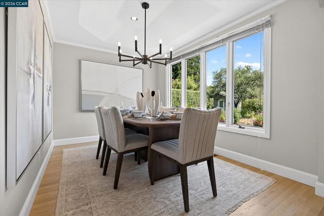 10 Hillcrest Dr, Orinda, CA 94563