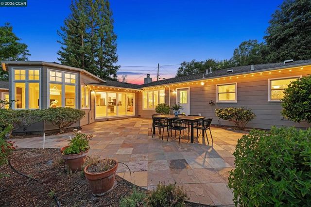 10 Hillcrest Dr, Orinda, CA 94563