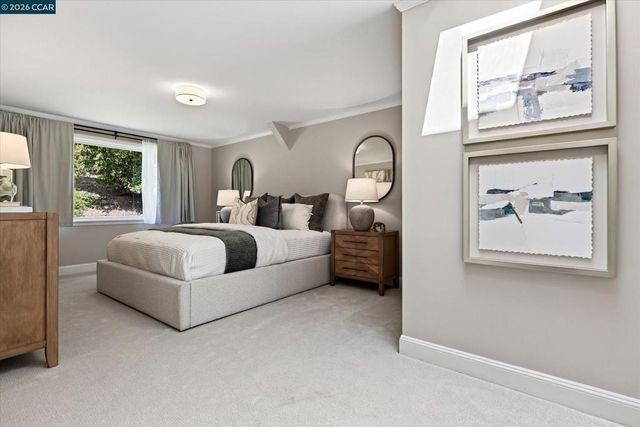 10 Hillcrest Dr, Orinda, CA 94563