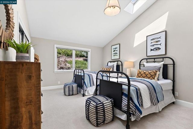 10 Hillcrest Dr, Orinda, CA 94563