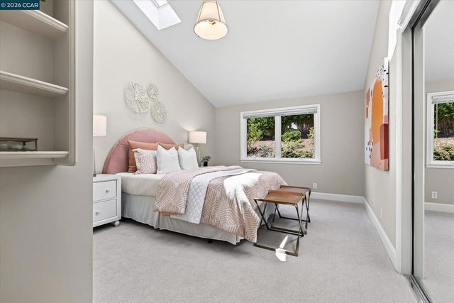 10 Hillcrest Dr, Orinda, CA 94563