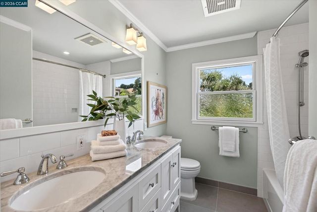 10 Hillcrest Dr, Orinda, CA 94563