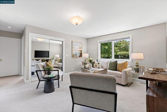 10 Hillcrest Dr, Orinda, CA 94563