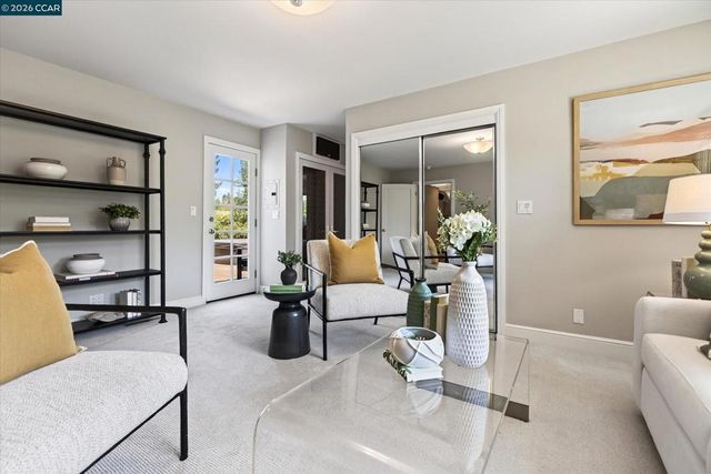 10 Hillcrest Dr, Orinda, CA 94563
