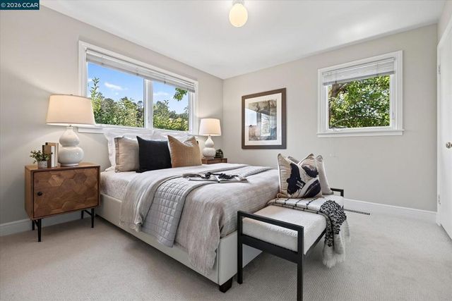 10 Hillcrest Dr, Orinda, CA 94563
