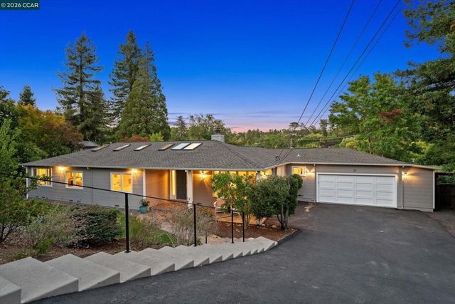 10 Hillcrest Dr, Orinda, CA 94563
