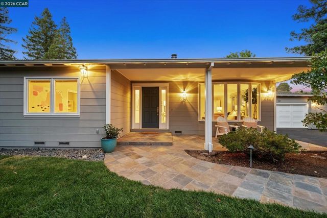 10 Hillcrest Dr, Orinda, CA 94563