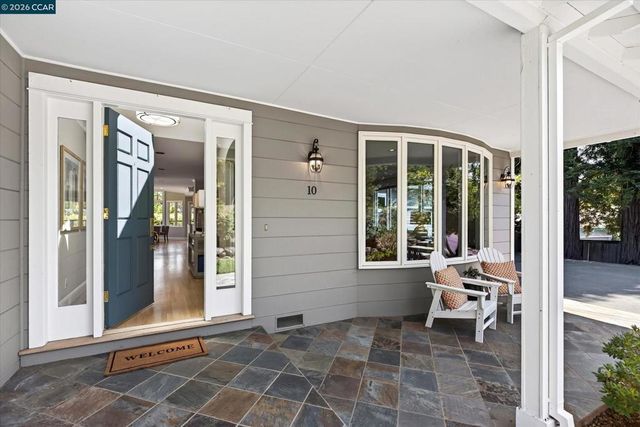 10 Hillcrest Dr, Orinda, CA 94563