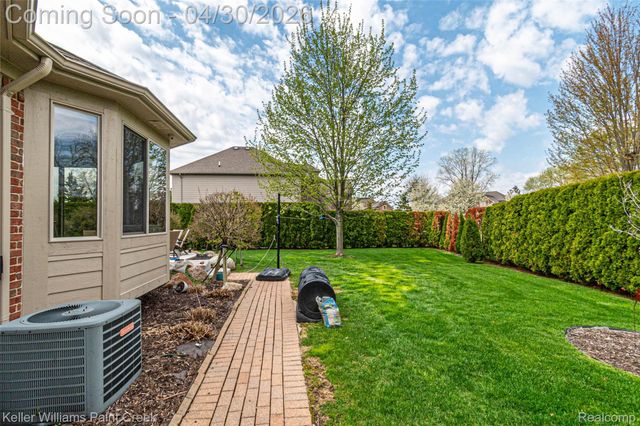 48763 Marberry Drive, Macomb Township, MI 48044
