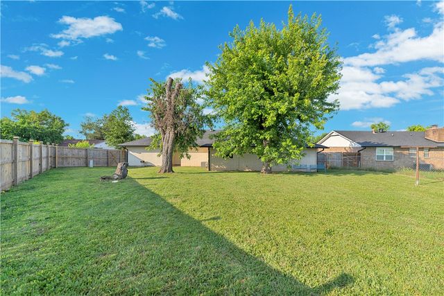 704 S Riviera Drive, Rogers, AR 72758