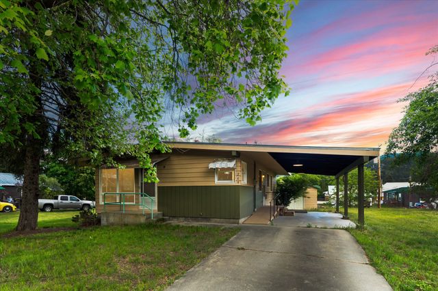 209 E Mineral Avenue, Troy, MT 59935