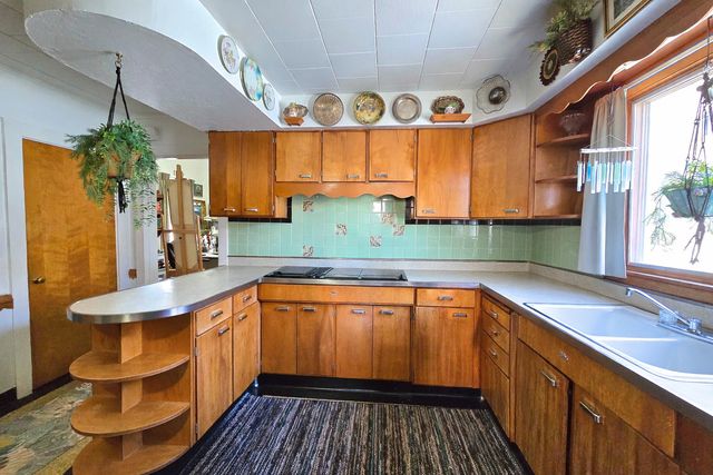 628 3rd Avenue S, Clinton, IA 52732