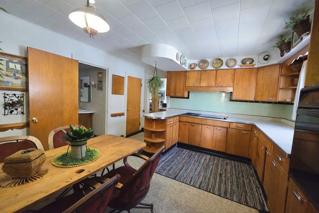 628 3rd Avenue S, Clinton, IA 52732