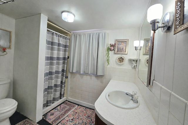 628 3rd Avenue S, Clinton, IA 52732