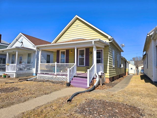 628 3rd Avenue S, Clinton, IA 52732