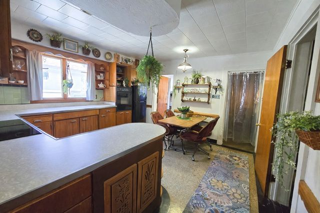 628 3rd Avenue S, Clinton, IA 52732