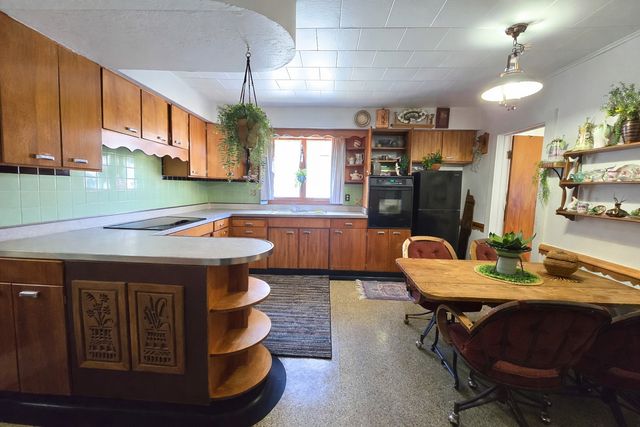 628 3rd Avenue S, Clinton, IA 52732