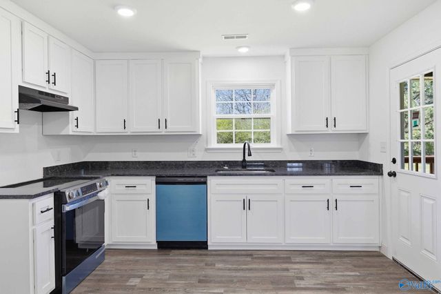 117 Creekside Drive, Albertville, AL 35950