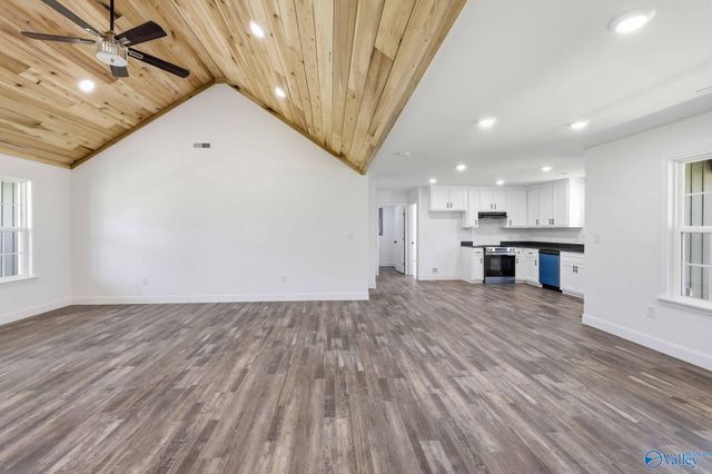 117 Creekside Drive, Albertville, AL 35950