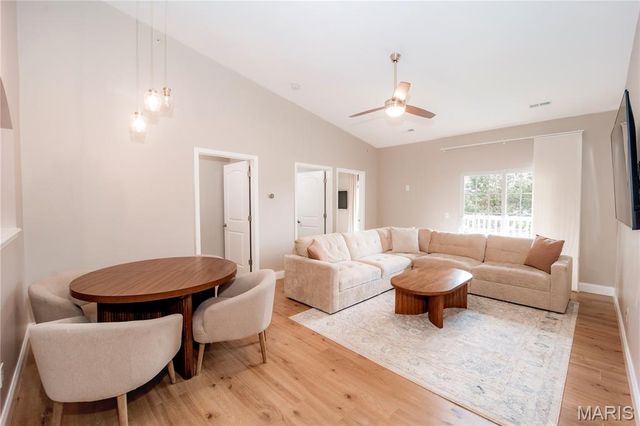 6401 Brookfield Court Drive 202, St Louis, MO 63129