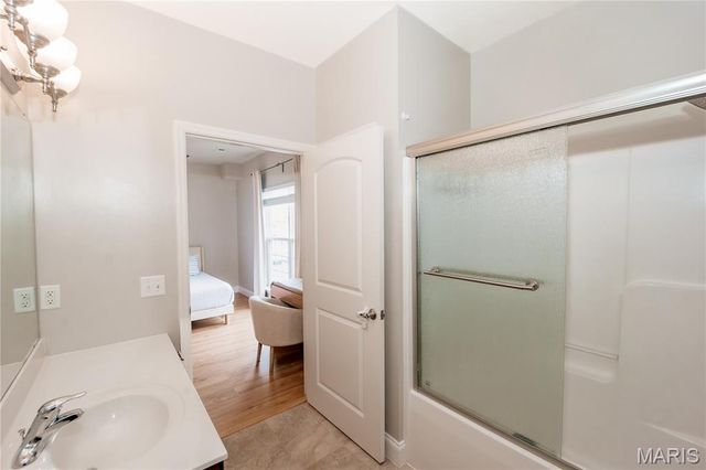 6401 Brookfield Court Drive 202, St Louis, MO 63129