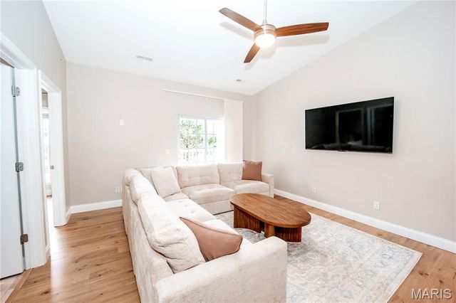 6401 Brookfield Court Drive 202, St Louis, MO 63129