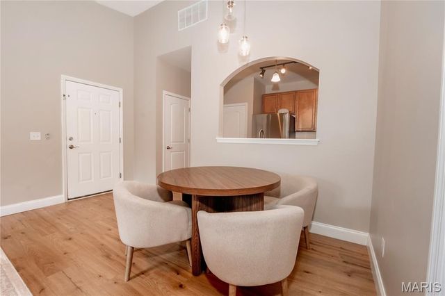 6401 Brookfield Court Drive 202, St Louis, MO 63129