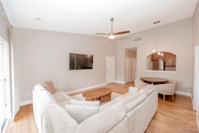 6401 Brookfield Court Drive 202, St Louis, MO 63129