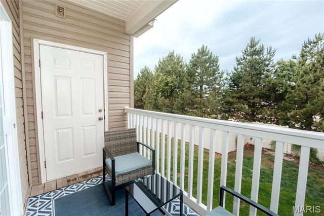 6401 Brookfield Court Drive 202, St Louis, MO 63129