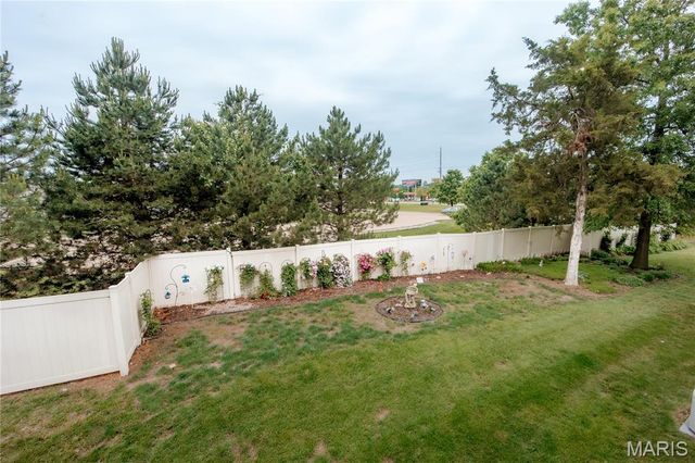 6401 Brookfield Court Drive 202, St Louis, MO 63129