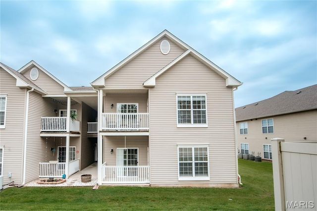 6401 Brookfield Court Drive 202, St Louis, MO 63129