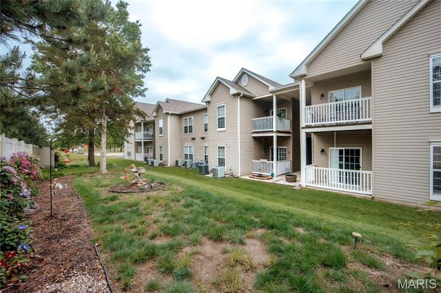 6401 Brookfield Court Drive 202, St Louis, MO 63129