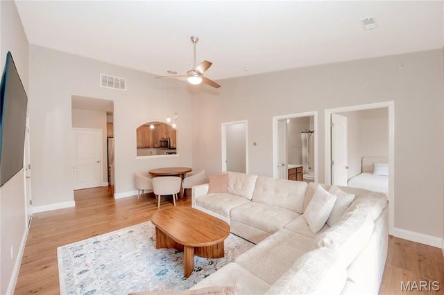 6401 Brookfield Court Drive 202, St Louis, MO 63129